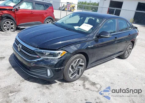 2022 Volkswagen Jetta 1.5T Sel z USA, uszkodzony, nr VIN 3VWGM7BUXNM010046